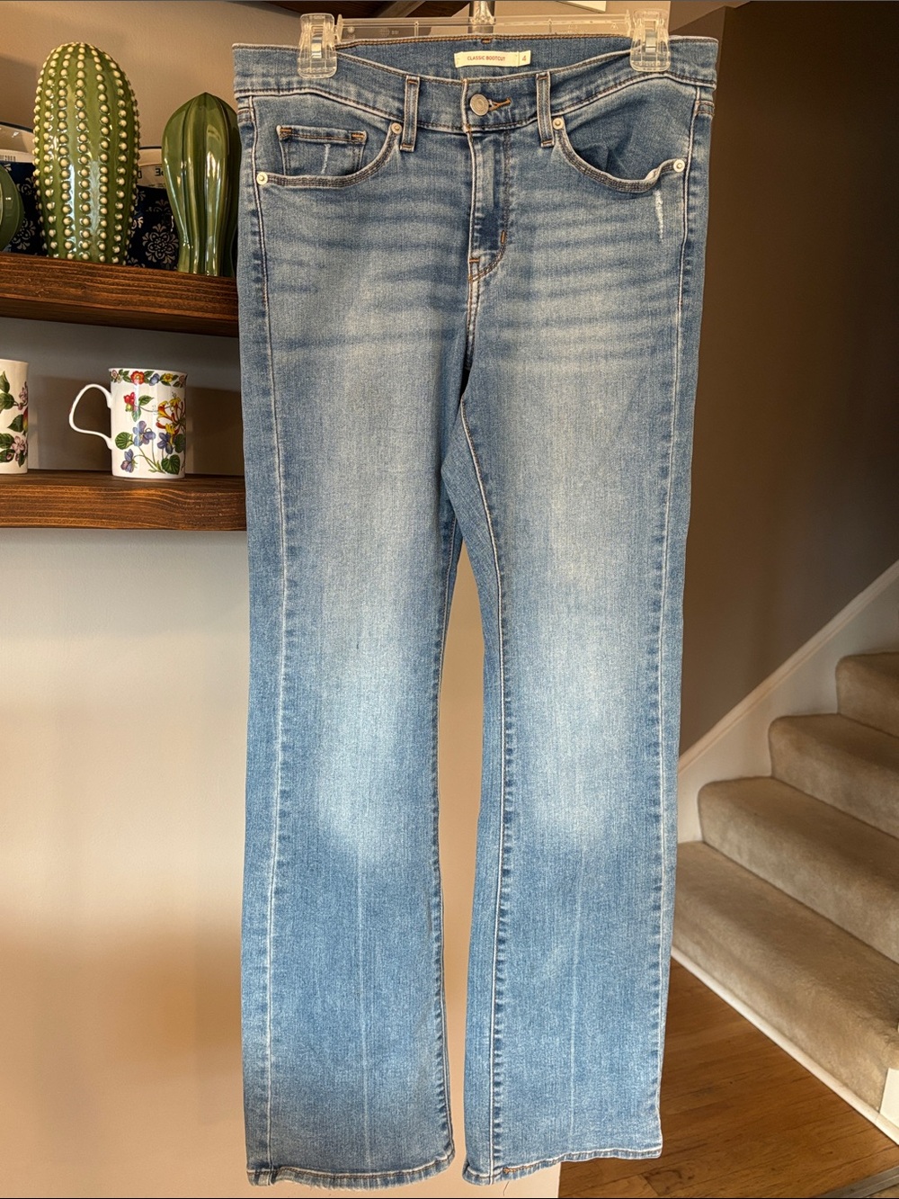 Levi’s Classic Bootcut Jeans | Size 4 / W27 L32 | Light Wash